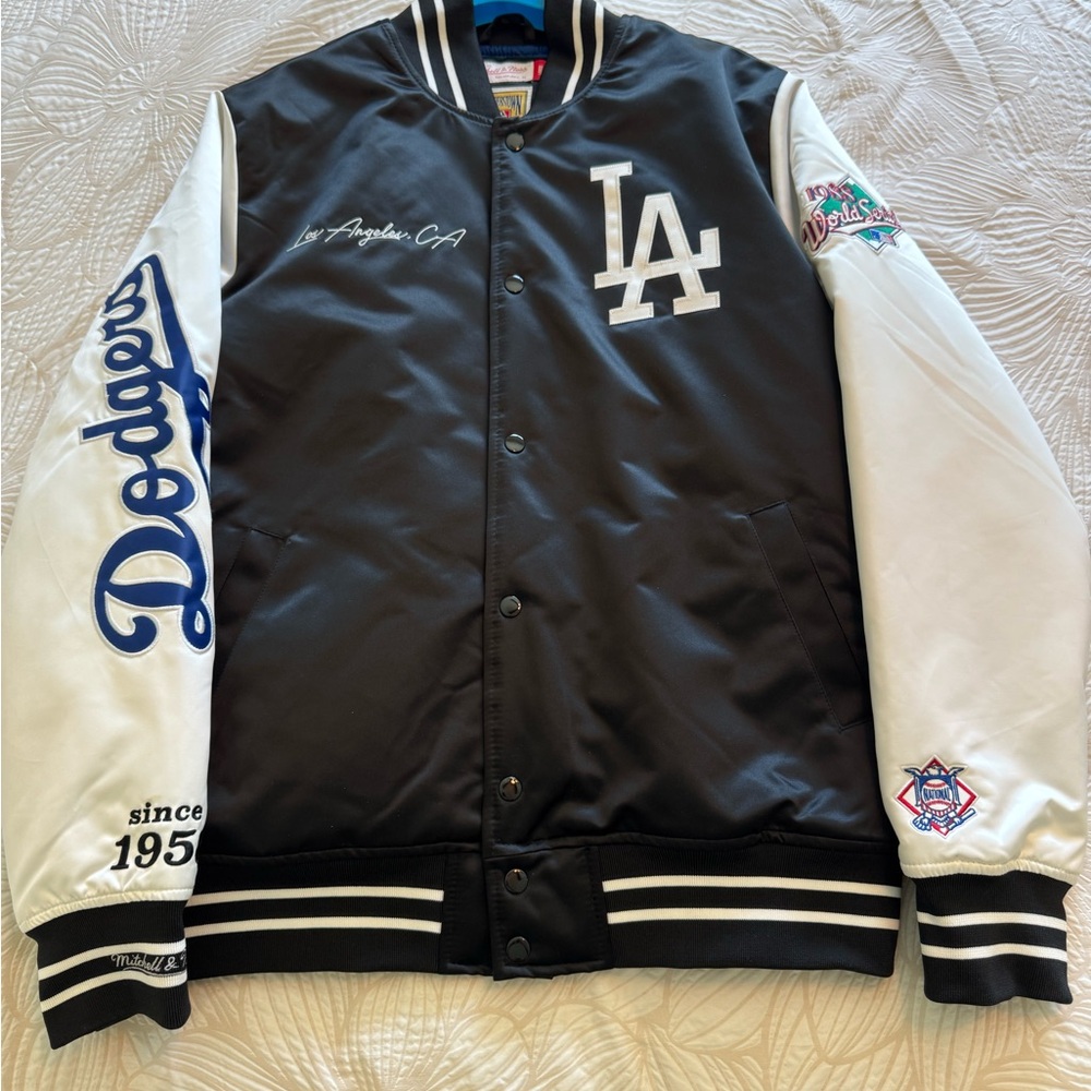 Mitchell & Ness Men’s Varsity Dodgers Jacket - Picture 3 of 11